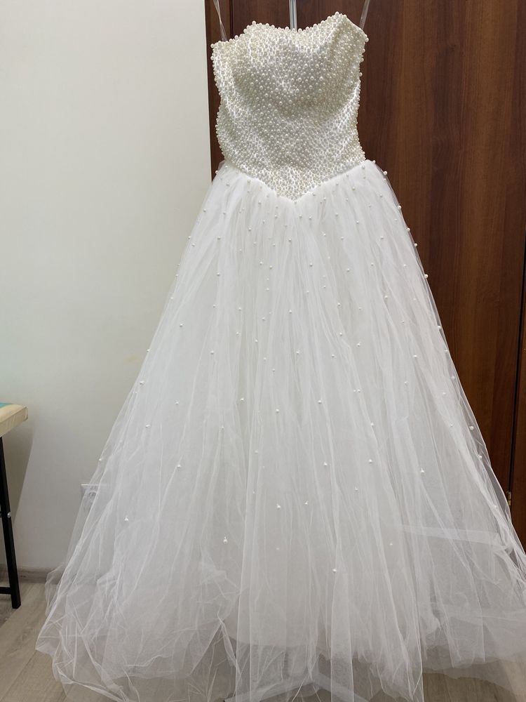 Весільна сукня, розмір 48