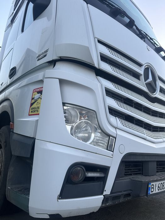 Продам тягач Mercedes Actros