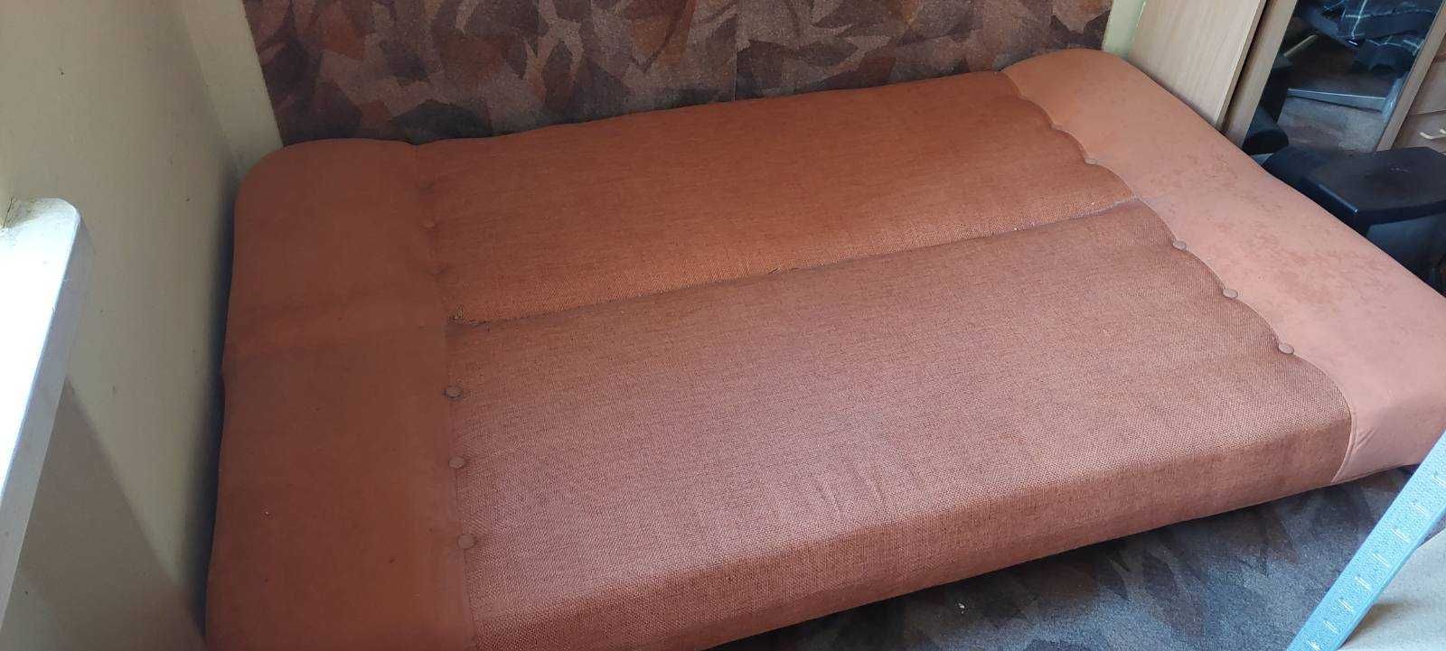Tapczan i wersalka w dobrym stanie