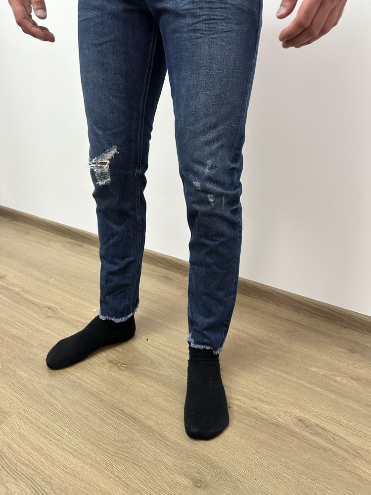 Granatowe jeansy Asos