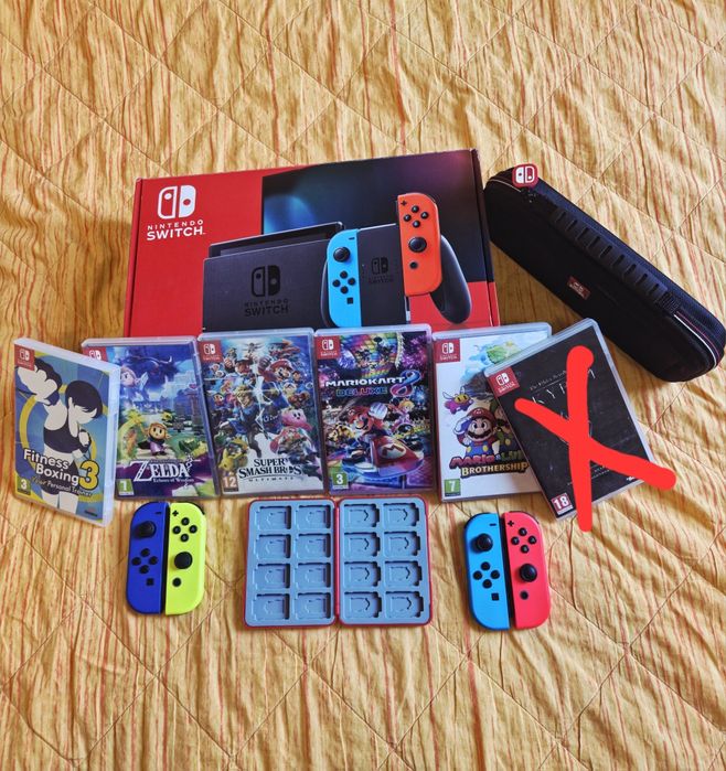 Nintendo Switch V2 + 5 gier + 2 pary joycons + etui