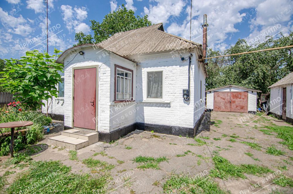 Продається гарний будинок в передмісті Полтави.