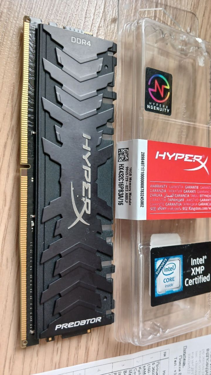 Оперативна пам'ять HyperX DDR4-3200 16384MB PC4-25600 Predator RGB Bla