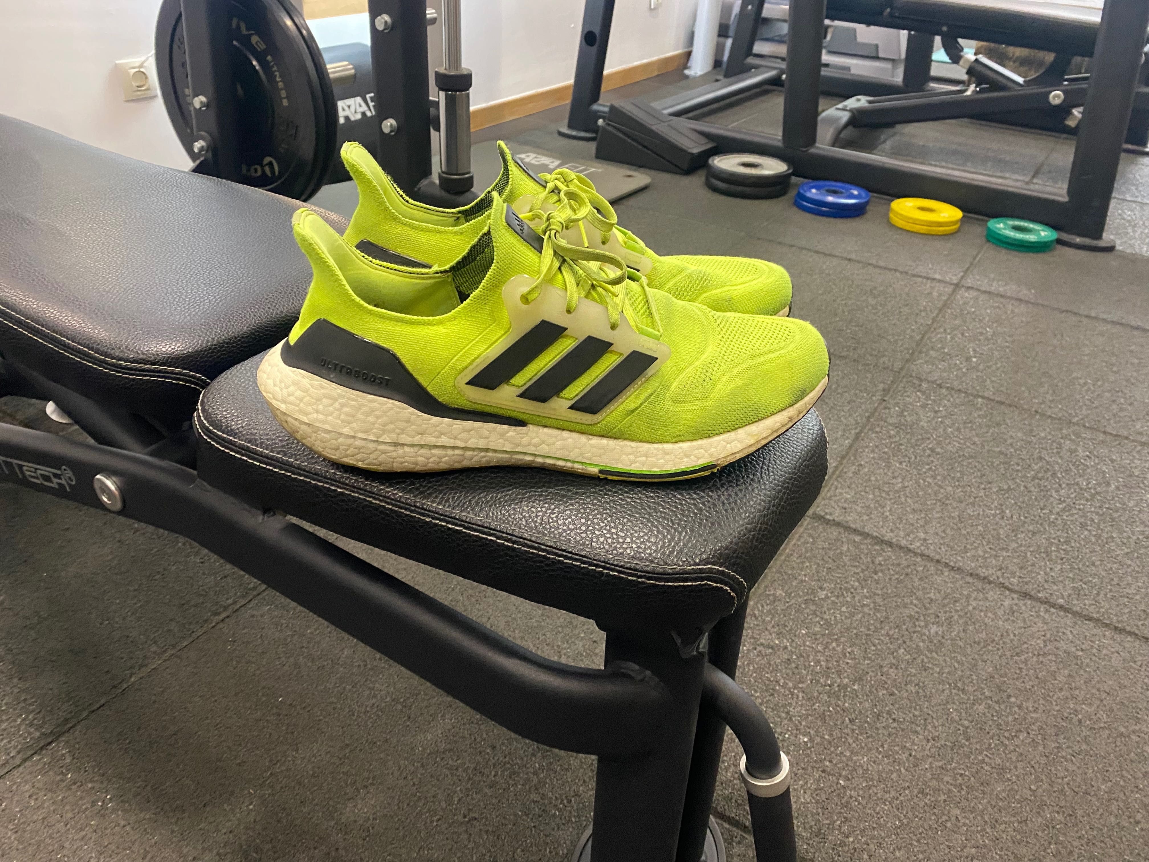Adidas Ultraboost em bom estado