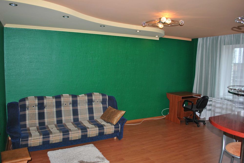 Однокімнатна центр  Небесноі Сотні  8000 + КП