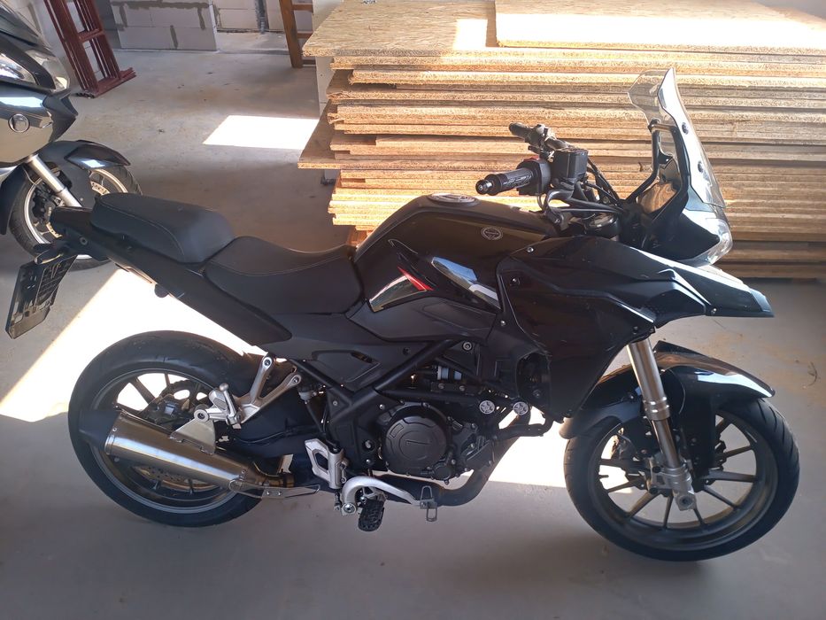 Benelli trk 251 lampa lagi licznik felga  kierownica modol