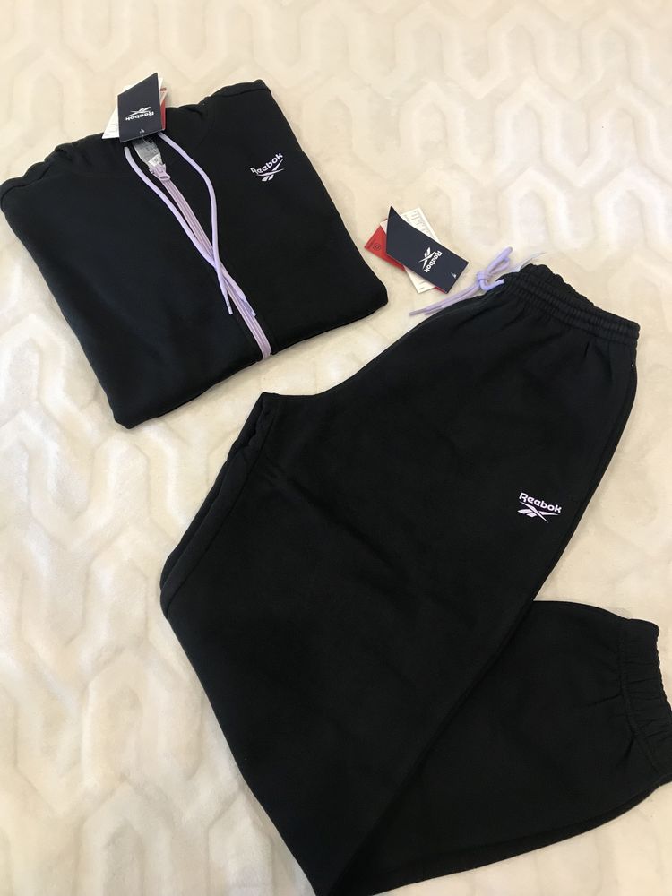 Продам жіночий флісовий спортивний костюм Reebok