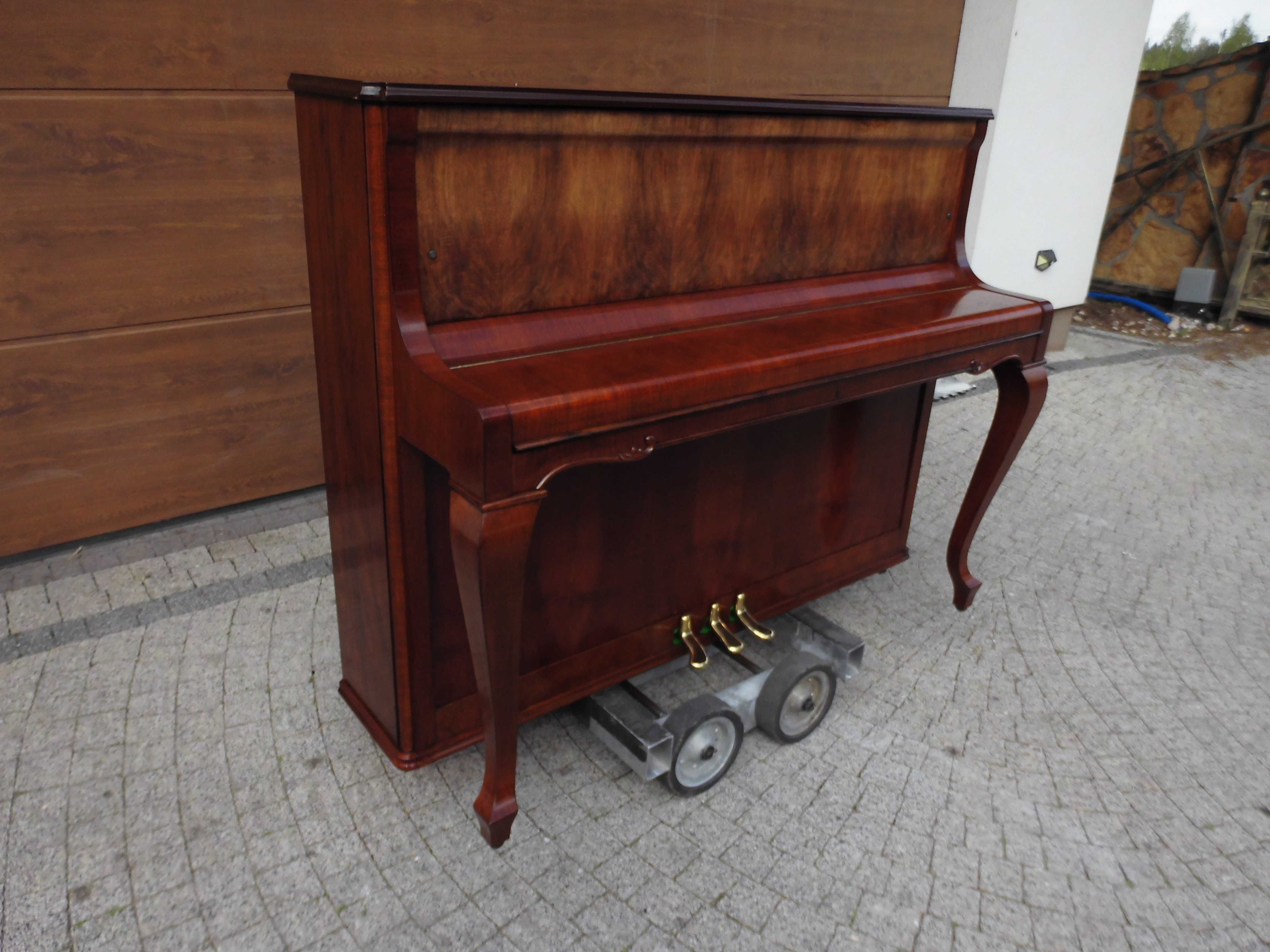 Pianino stylowe Petrof M112 w pieknym orzechu lata 70 na gotowo