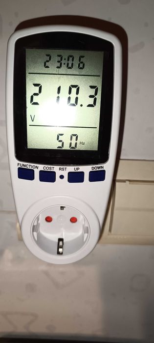 Вимірювач потужності електроприладів та напруги у мережі