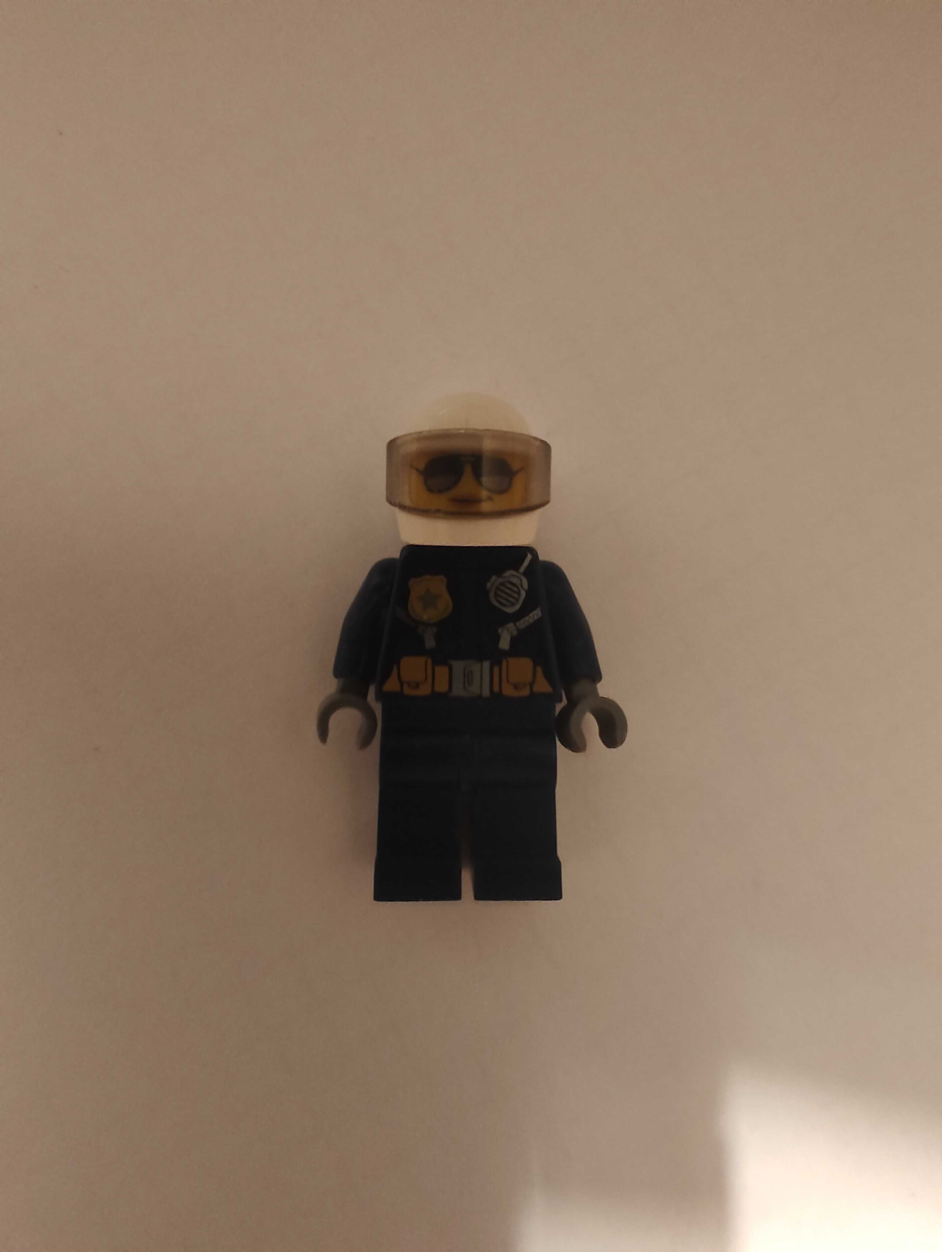 LEGO CITY figurka policjant stan bdb