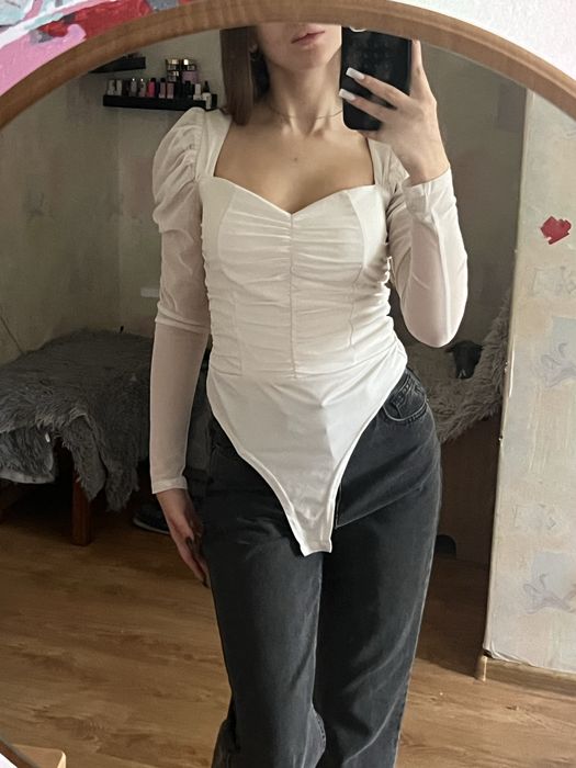 Белое нарядное боди Quiz