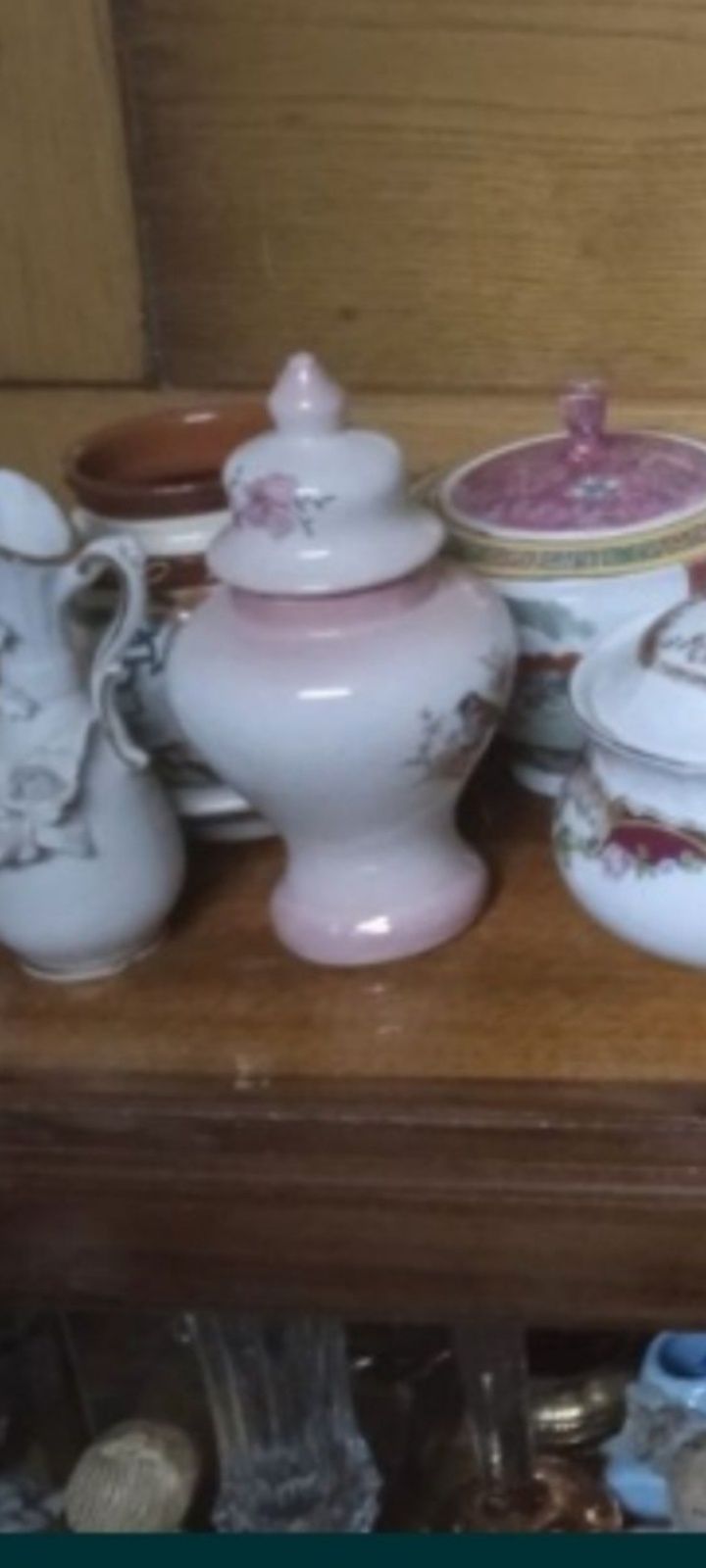 Vendo mais de 120 peças em louça variadas vendo pela melhor oferta