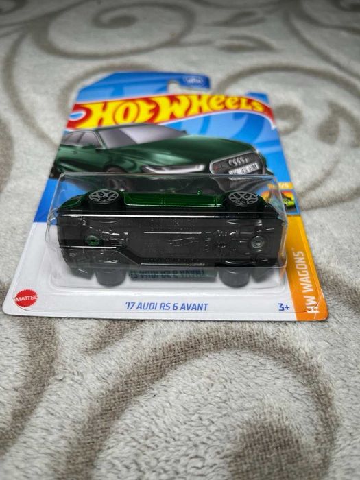 машинка Hot Wheels '17 Audi RS 6 Avant