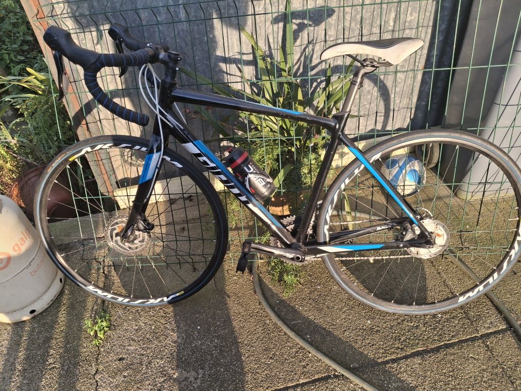 Bicicleta de estrada Giant Contend SL2 Disc