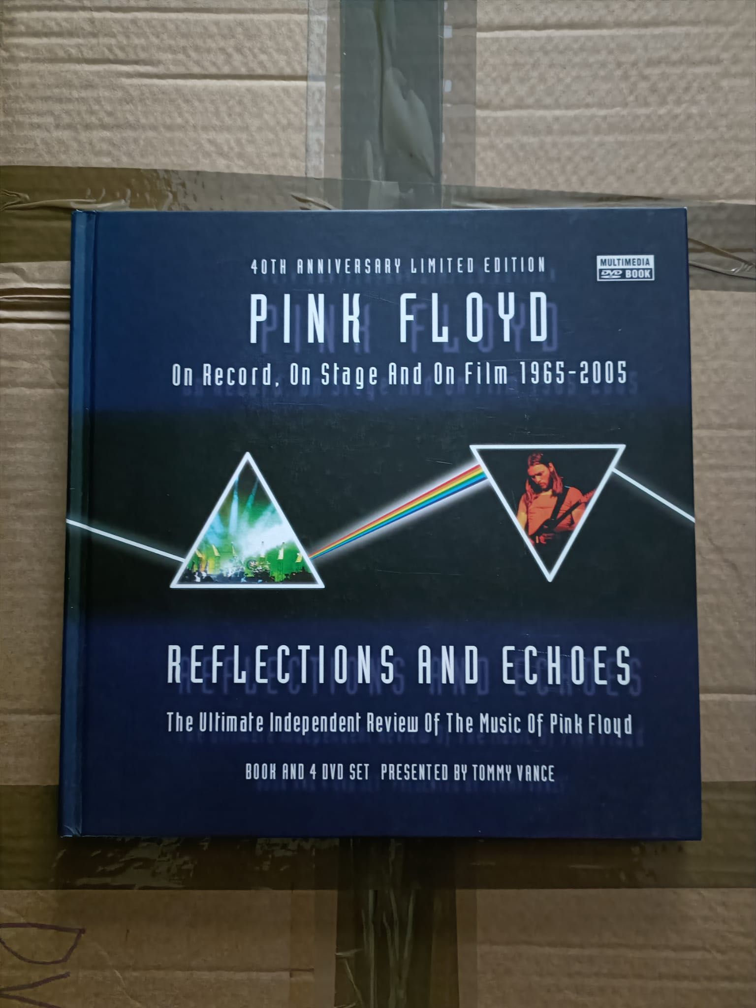 Colecção de 4 DVDs e livro com a história da banda Pink Floyd