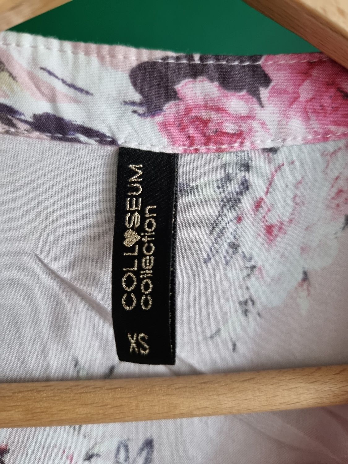 Delikatna bluzka w kwiatowy print