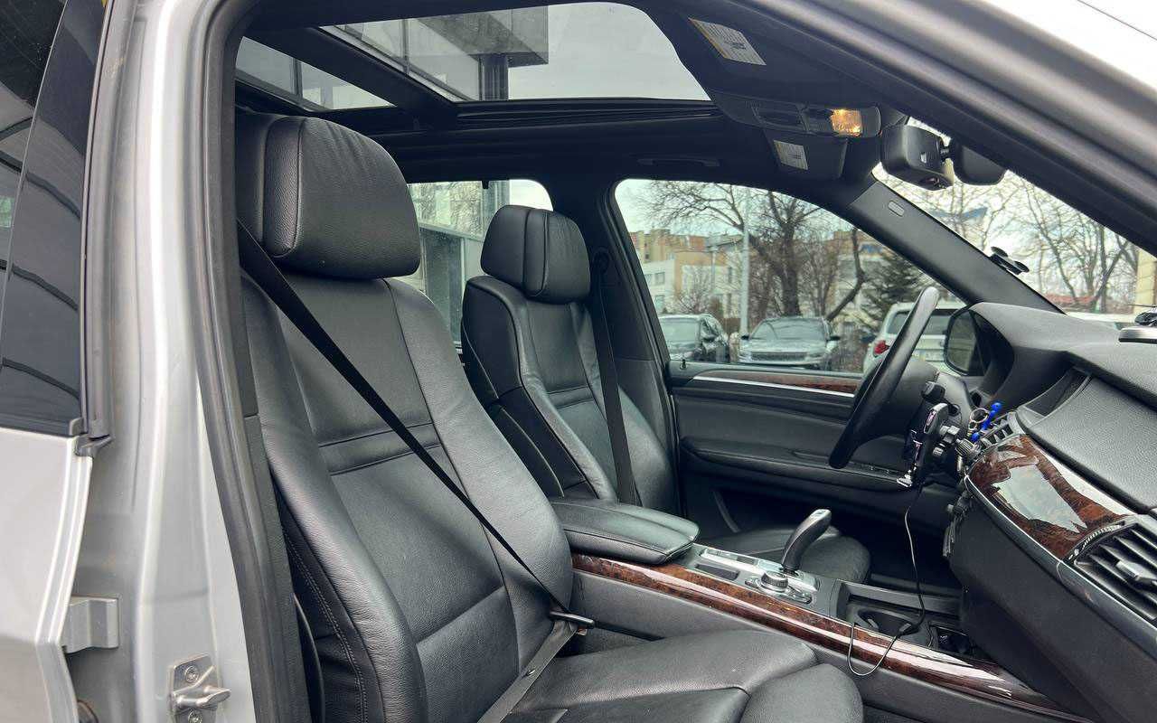 BMW X5 2010 року