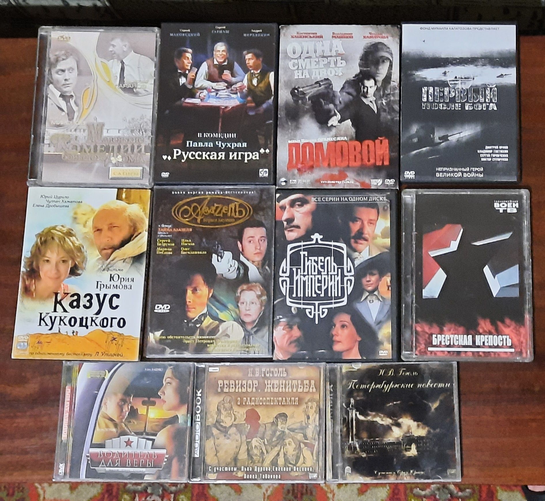 DVD диски с фильмами   спектаклями и мультфильмами.