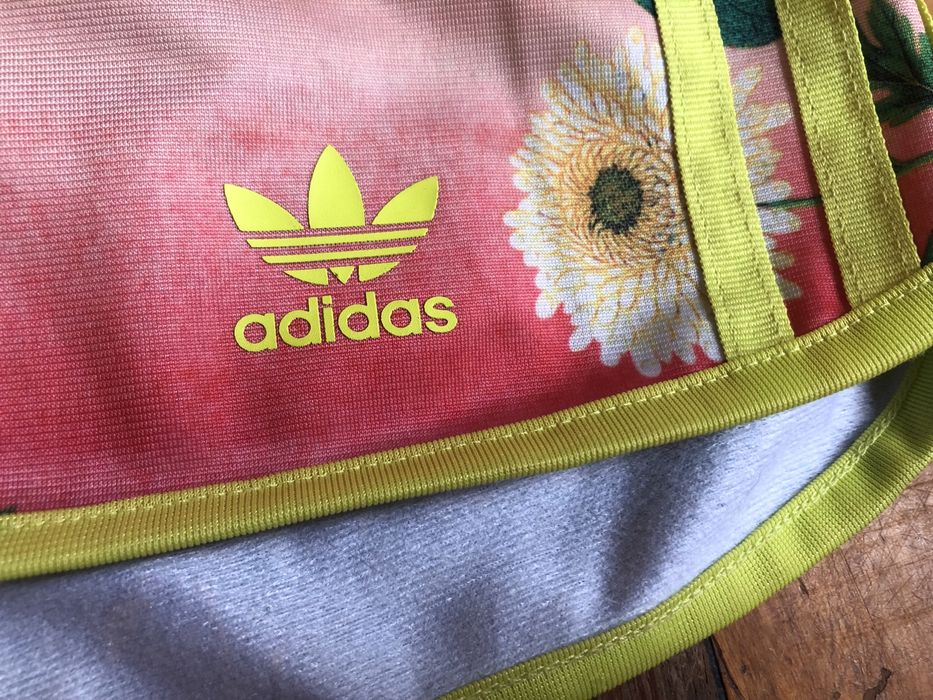 Красивые женские пляжные яркие шорты Adidas оригинал