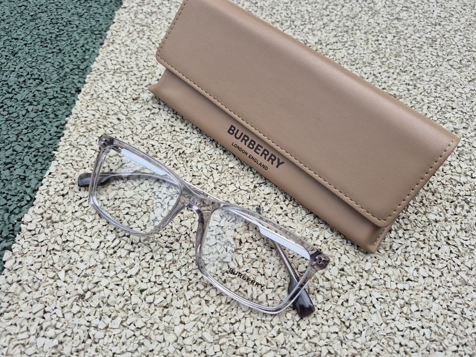 Прозорі прямокутні оправи  Harrington  B2339 від  Burbery!