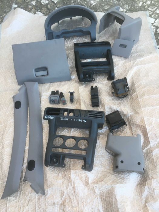 Vendo estas  peças   Nissam Micra K11.   Tao bem vendo pecas em separa