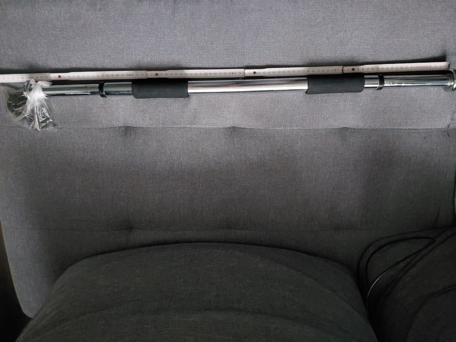 Drazek do podciągania na futrynę