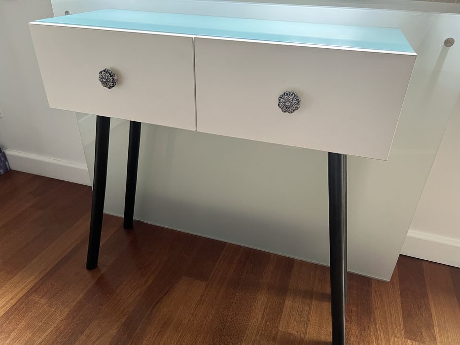 Komoda konsola szafka używana turkusowa biała szuflady
