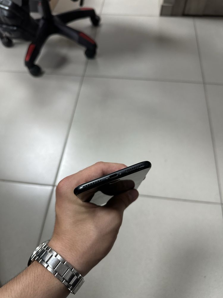Продам iPhone 7 Plus 128gb Black