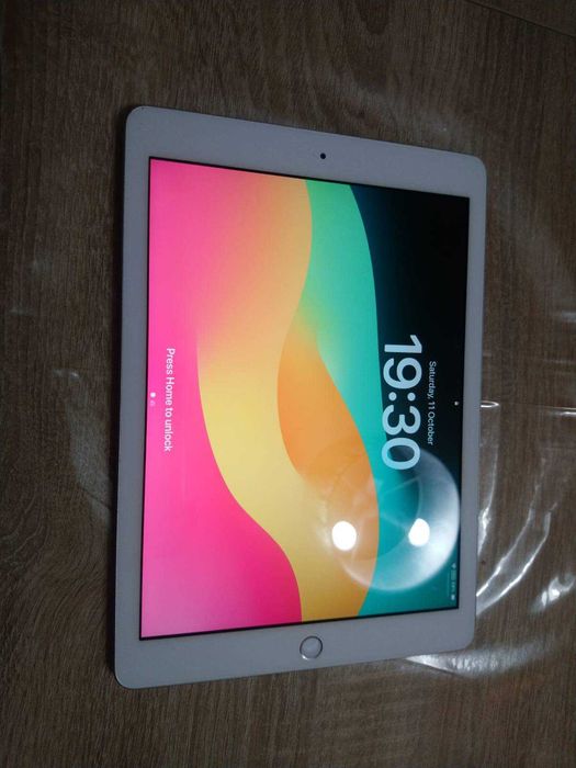 iPad Gen 6 (2018) – Sem arranhões, 32GB