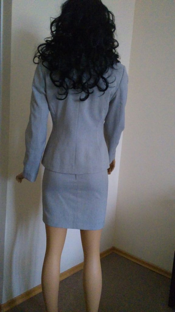 Костюм и блузка 38-40 размер ( юбка, пиджак, блузка)