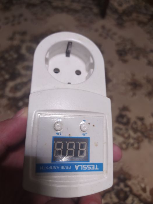 Регулятор напряжения