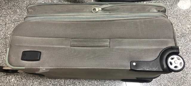 Mala viagem grande da marca LYS, em polyester cinzenta