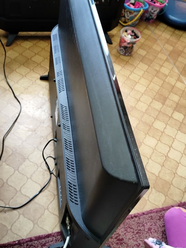 Tv LED Sharp 40 cali DVB-T 2 Hewc