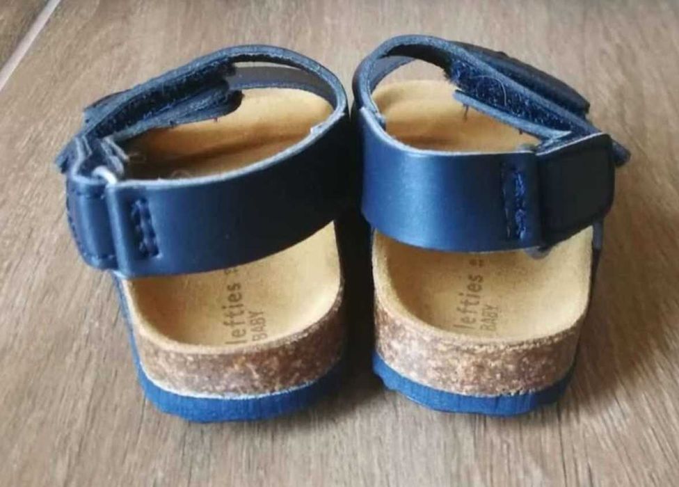 Sandálias novas n° 19