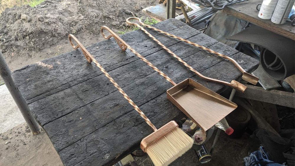 Совок и кочерга (комплект), щипцы, щетка