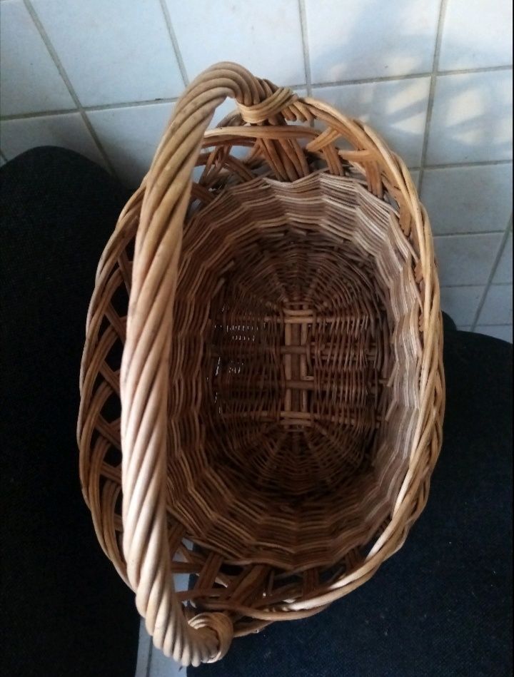 Корзина плетёная из лозы