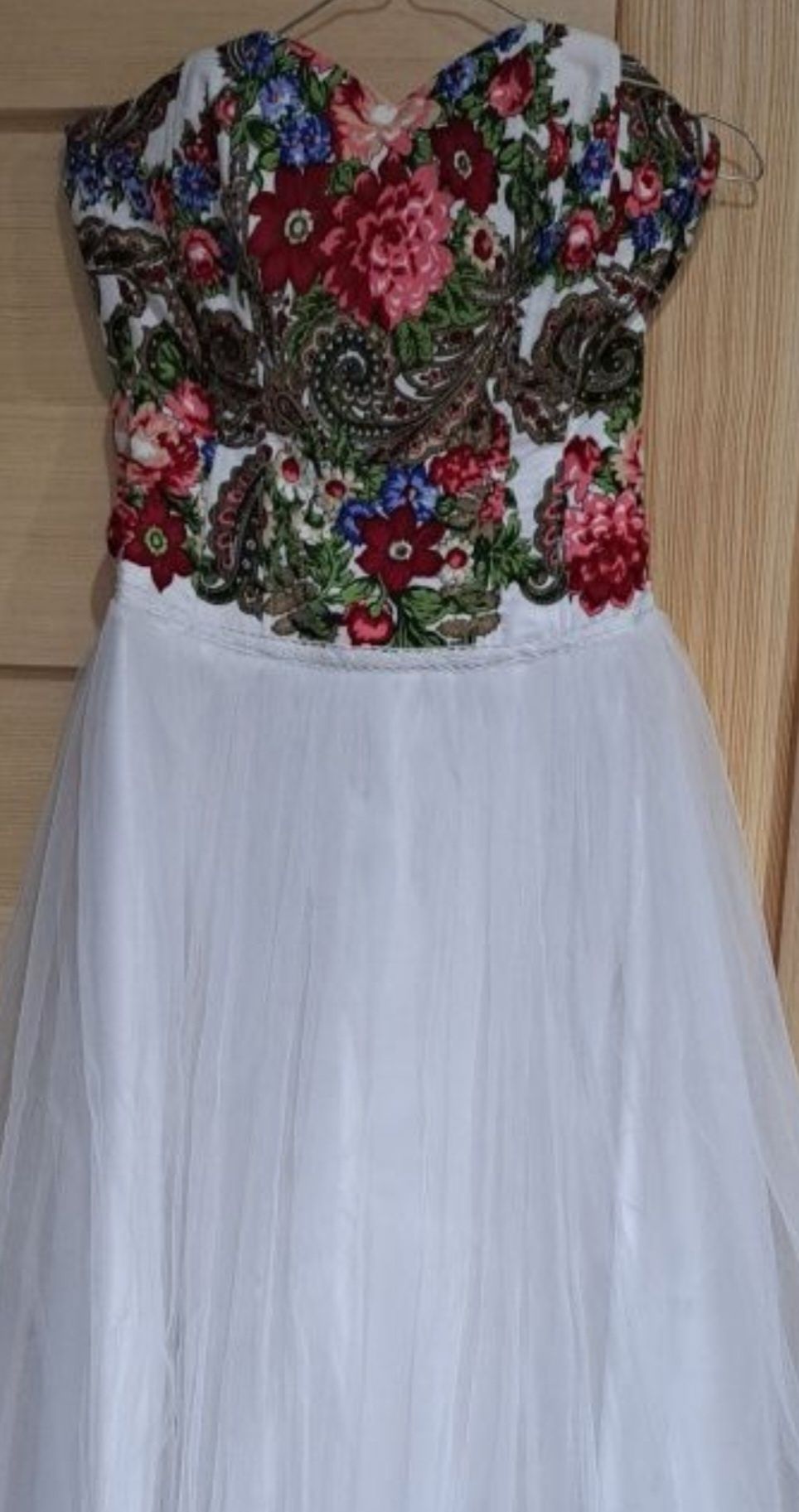 Suknia ślubna z gorsetem z motywem góralskim piękne kwiaty okazja