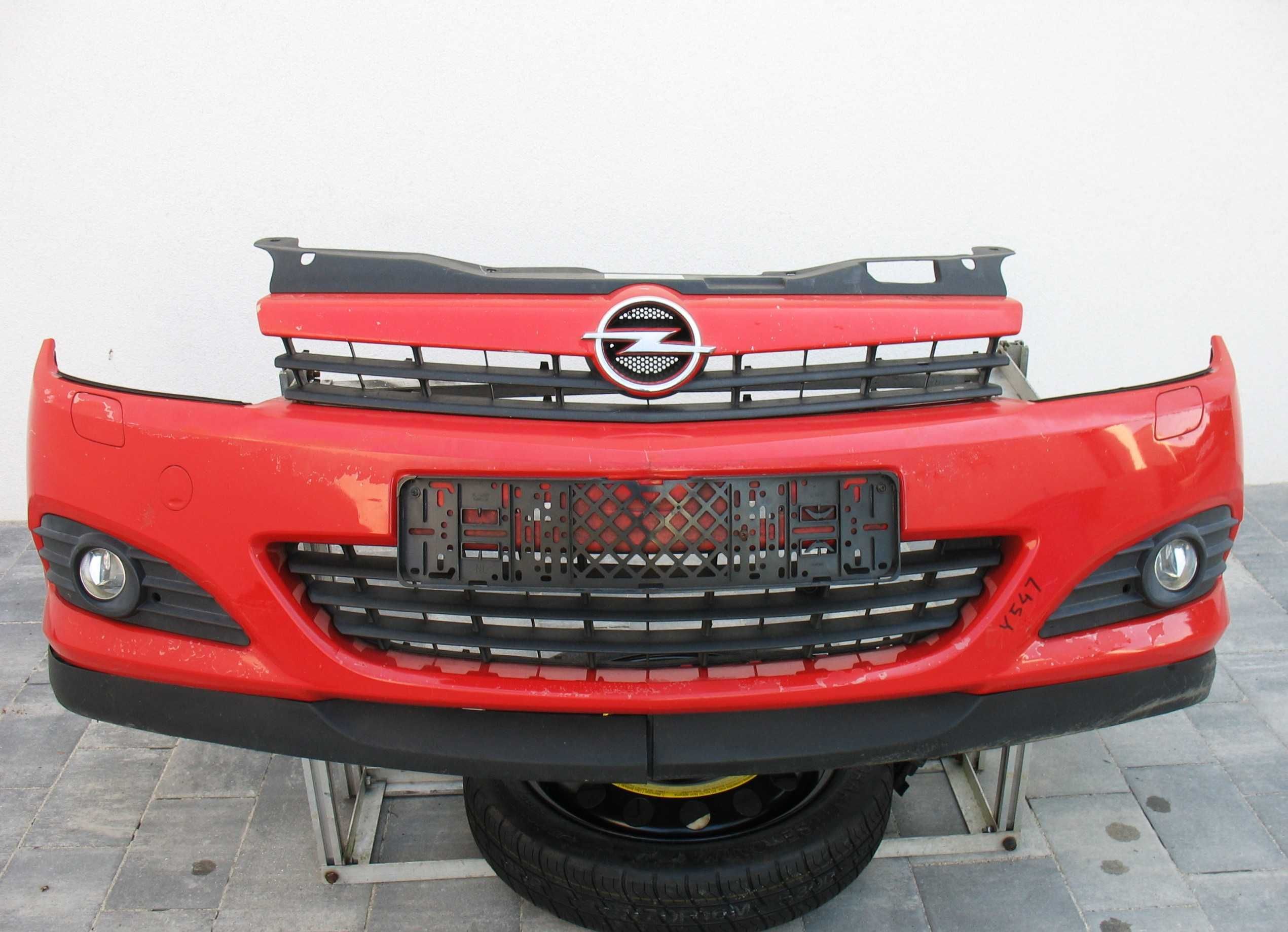 Opel Astra GTC zderzak przód spryskiwacze Grill czerwony Y547