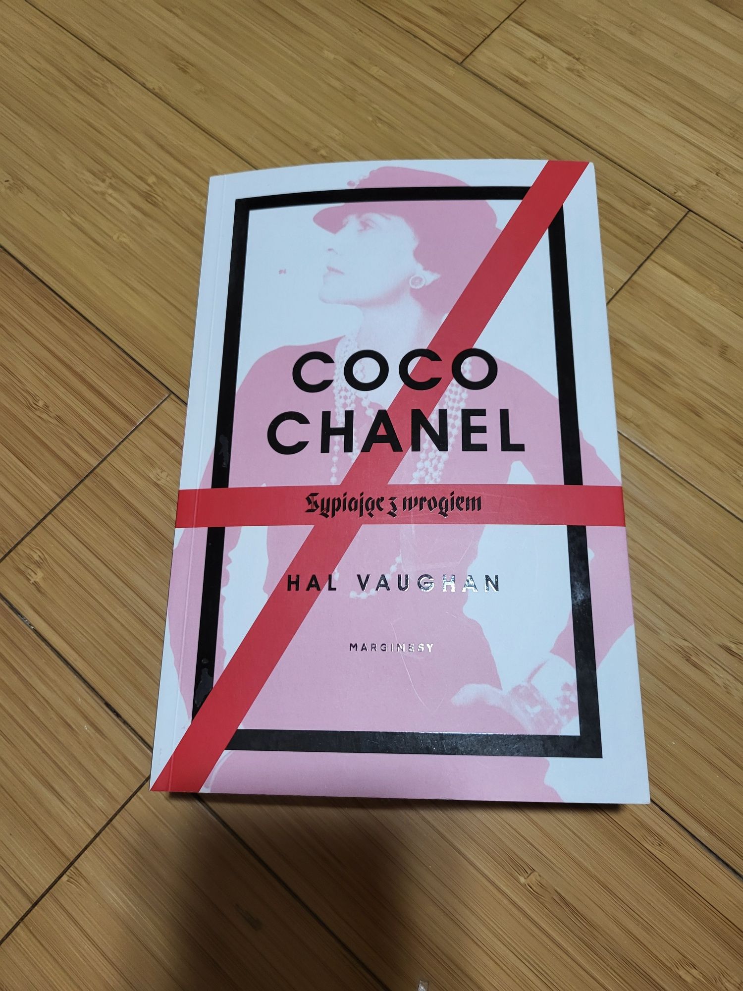 Coco Chanel sypiając z wrogiem Vaughan