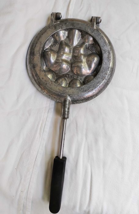 Форма для випічки, горішниця з білочкою радянських часів орешница