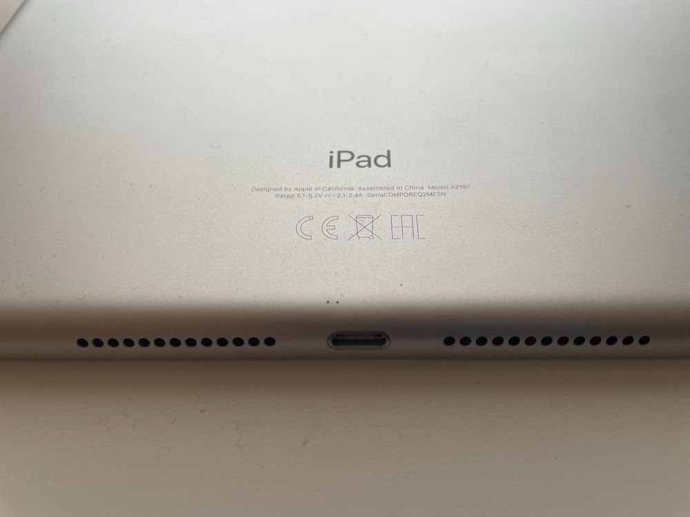 iPad 7 32gb (sem activação) para peças.
