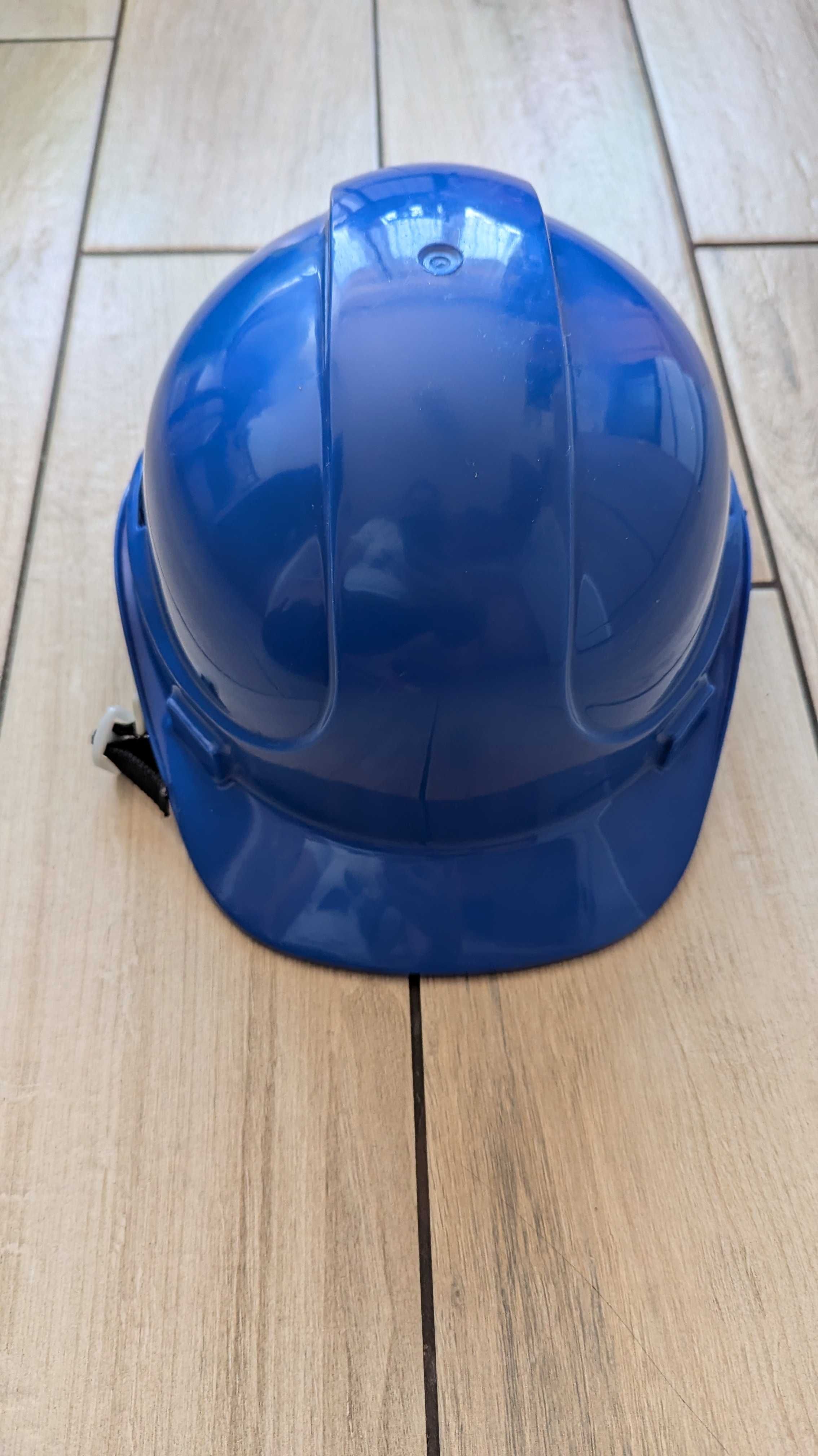 Kask budowlany, roboczy, do zabawy dla chłopca