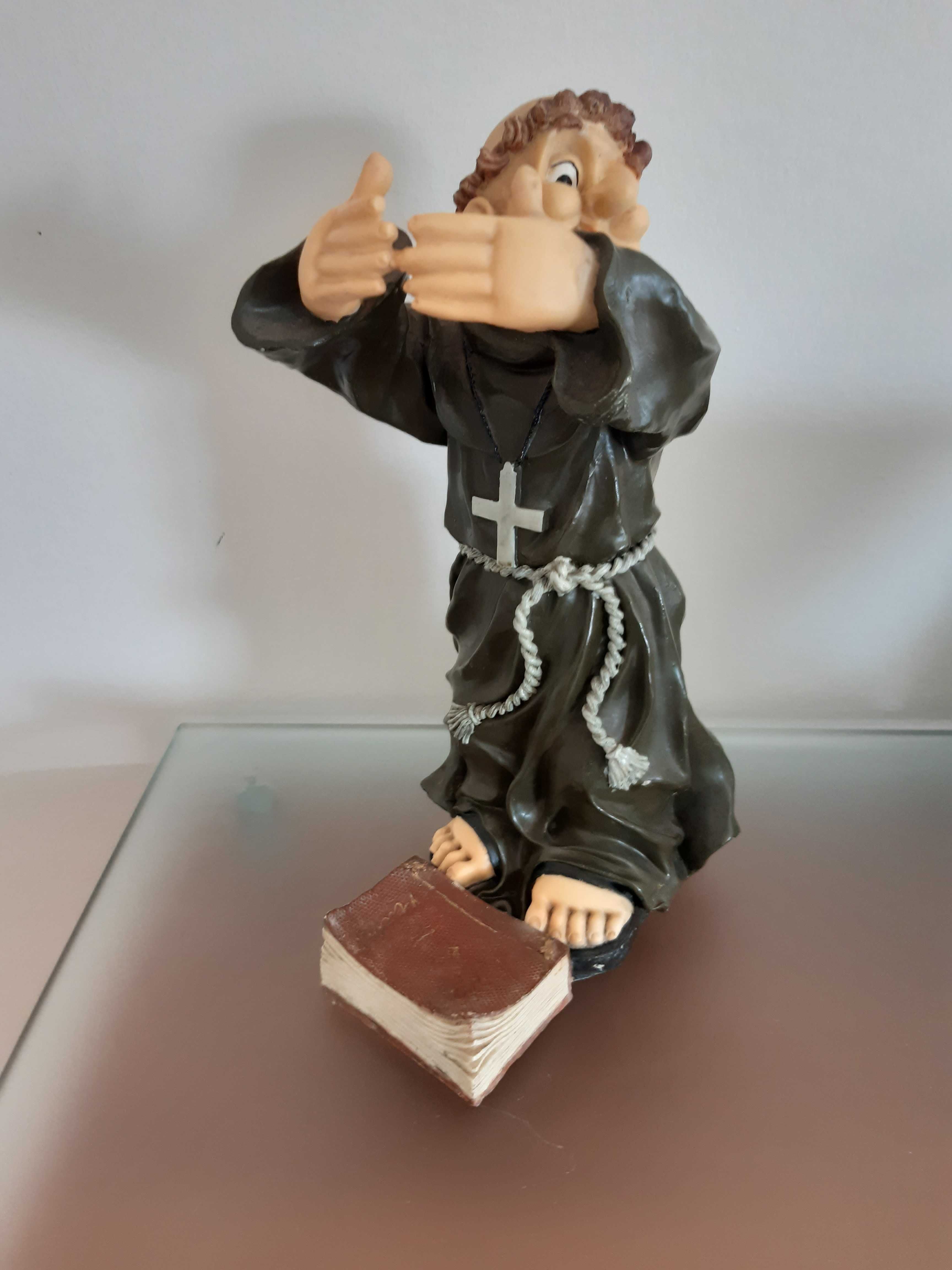 Curiosa Escultura de Frade Franciscano