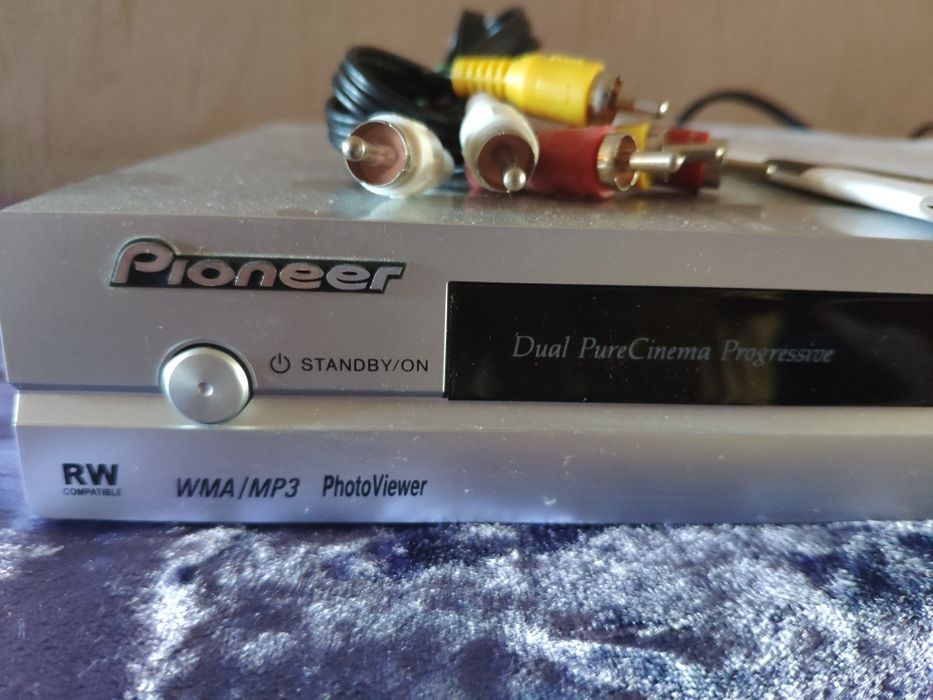 Проигрыватель DVD Pioneer, видеомагнитофон Самсунг