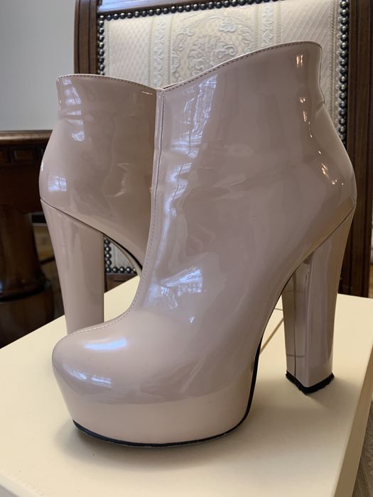 Полусапожки.