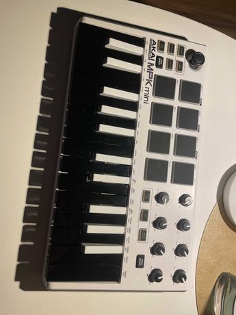 Akai MPK mini MK2,  klawiatura sterująca