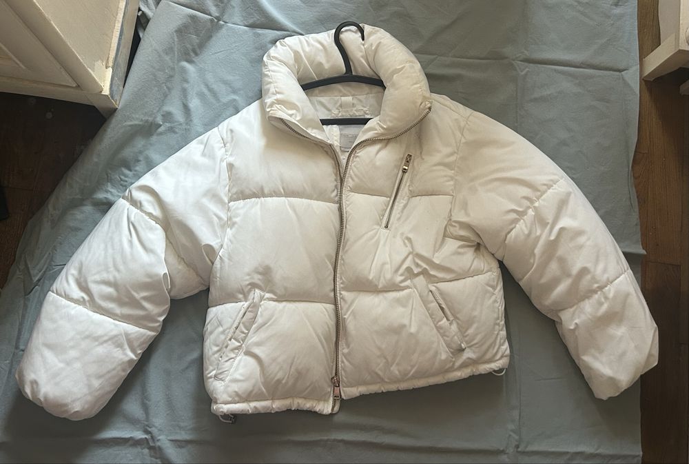 біла куртка пухова коротка