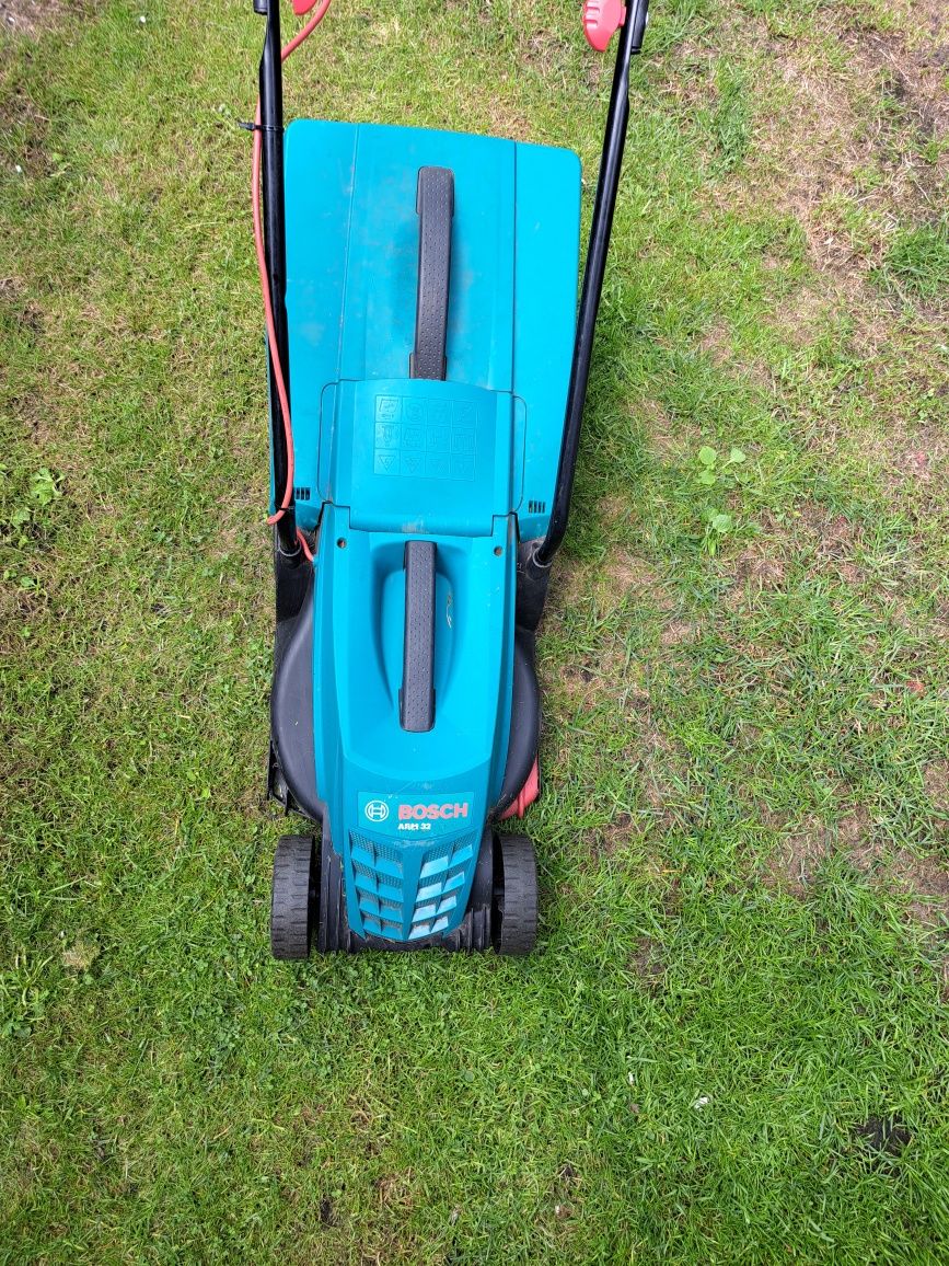 Kosiarka elektryczna Bosch ARM 32 z koszem