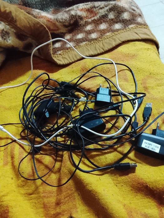 6 carregadores de telemóveis