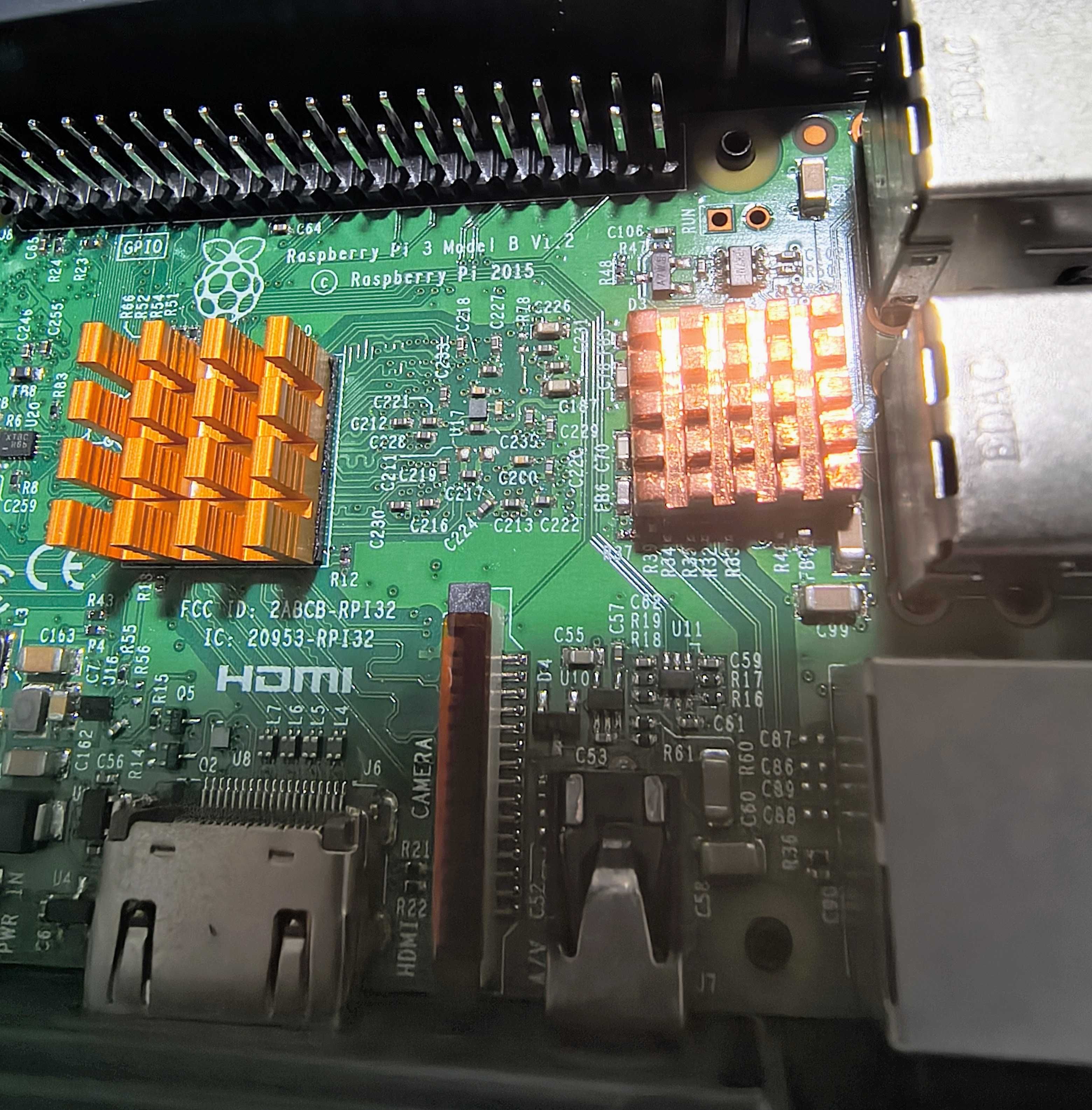 Raspberry Pi 3 Model B V1.2 + корпус + блок живлення + мідні радіатори